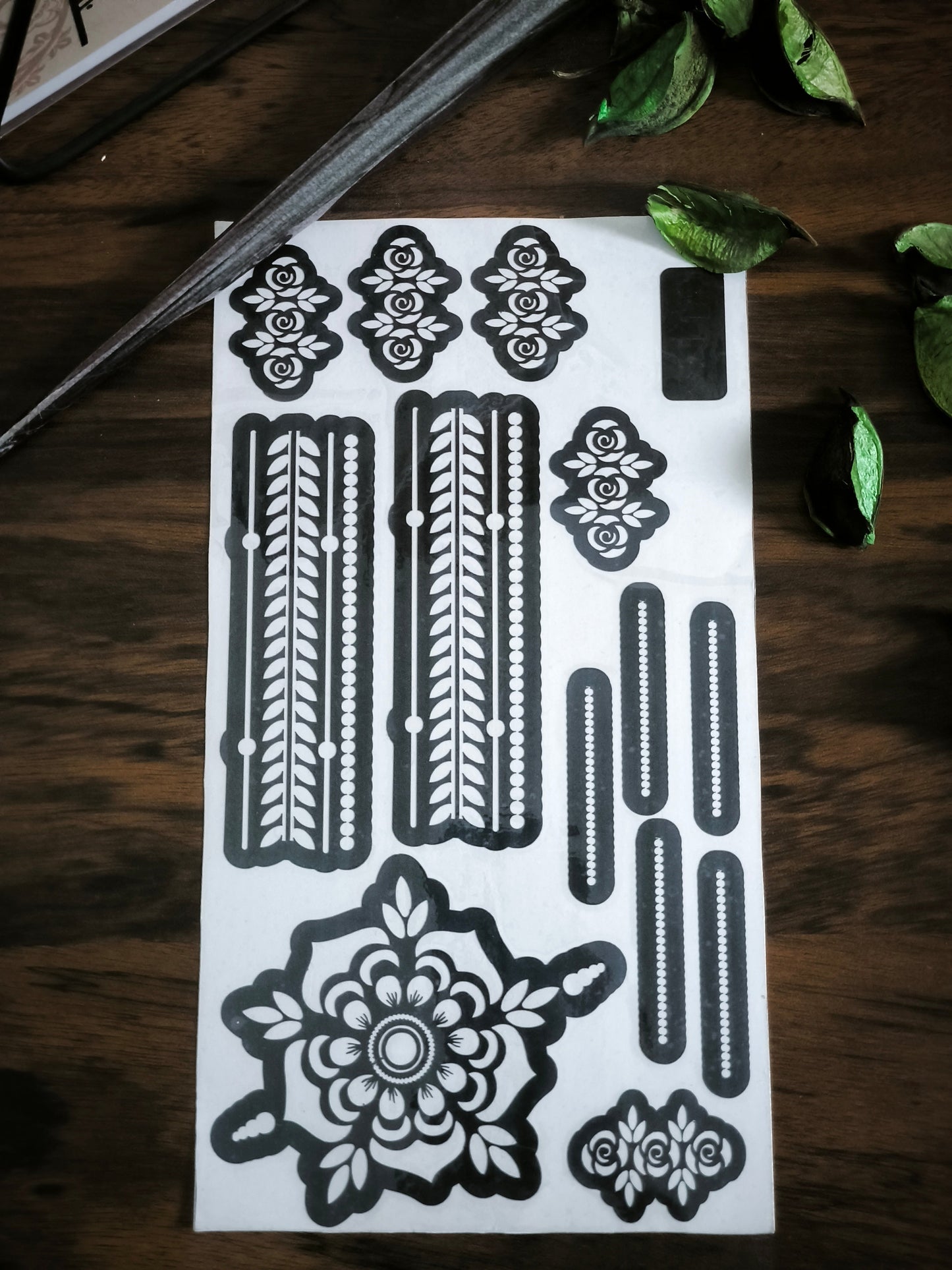 “Reusable Mehndi Stencil – Easy Henna Tattoo Template”